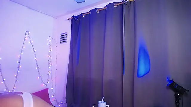 Nicol Love0 online show from 01-14-26, 12:47