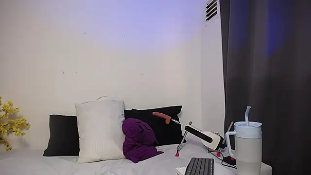 Nicol Love0 online show from 02-09-26, 01:20