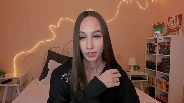 Snapshot of your_emily_ chatting on 03-18-25, 07:01 your emily online show from 03-18-25, 07:01