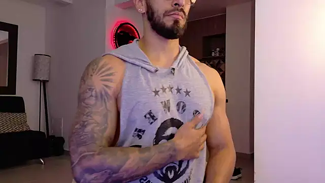 Snapshot of tony_muscle chatting on 10-05-25, 11:06 tony muscle online show from 10-05-25, 11:06