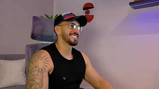 Snapshot of tony_muscle chatting on 05-06-26, 08:24 tony muscle online show from 05-06-26, 08:24