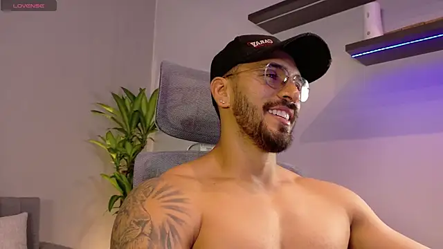 Snapshot of tony_muscle chatting on 05-12-26, 08:15 tony muscle online show from 05-12-26, 08:15