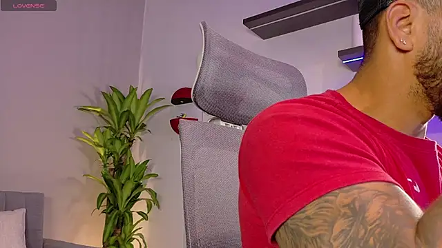 Snapshot of tony_muscle chatting on 05-27-26, 07:54 tony muscle online show from 05-27-26, 07:54