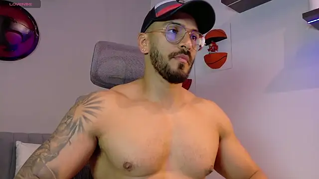 Snapshot of tony_muscle chatting on 05-24-26, 11:10 tony muscle online show from 05-24-26, 11:10