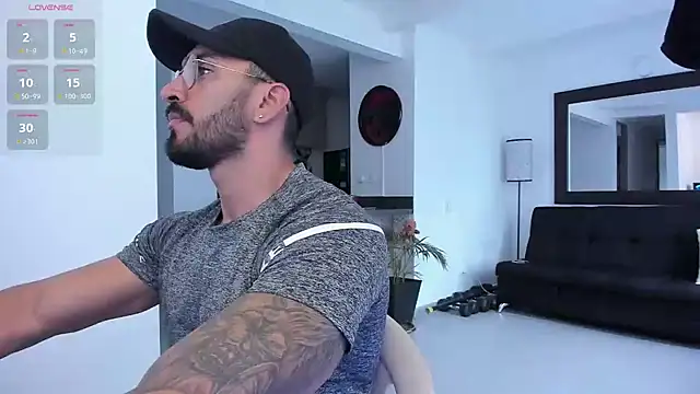 Snapshot of tony_muscle chatting on 02-17-25, 09:21 tony muscle online show from 02-17-25, 09:21