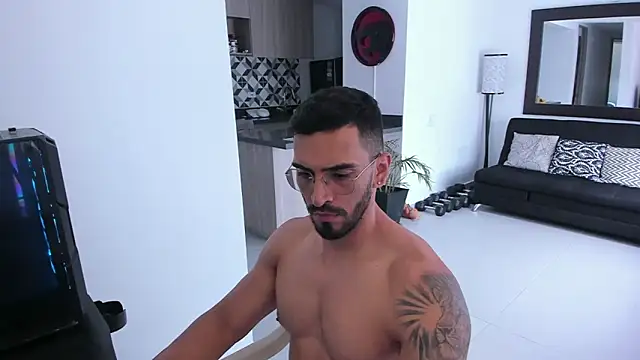 Snapshot of tony_muscle chatting on 02-26-25, 06:37 tony muscle online show from 02-26-25, 06:37