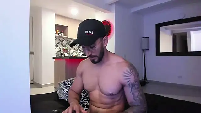 Snapshot of tony_muscle chatting on 02-28-25, 01:15 tony muscle online show from 02-28-25, 01:15