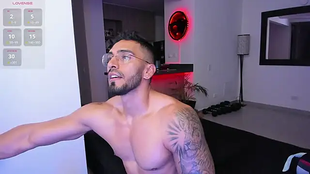 Snapshot of tony_muscle chatting on 02-24-25, 12:41 tony muscle online show from 02-24-25, 12:41