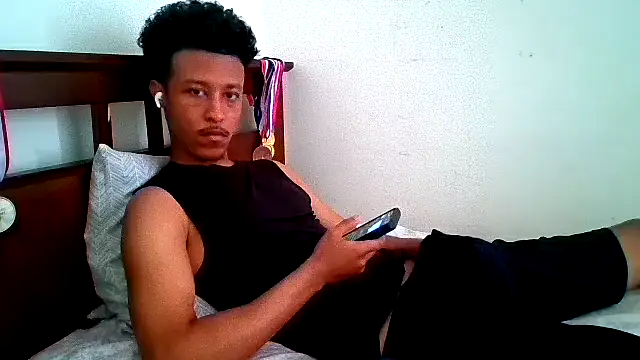Snapshot of Montygotabd chatting on 06-10-26, 12:39 Montygotabd online show from 06-10-26, 12:39