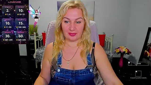Snapshot of Lili_Crossi chatting on 10-04-25, 05:31 Lili Crossi online show from 10-04-25, 05:31