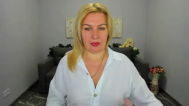 Lili Crossi online show from 01-08-26, 06:41