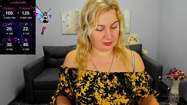 Snapshot of Lili_Crossi chatting on 10-07-25, 05:30 Lili Crossi online show from 10-07-25, 05:30