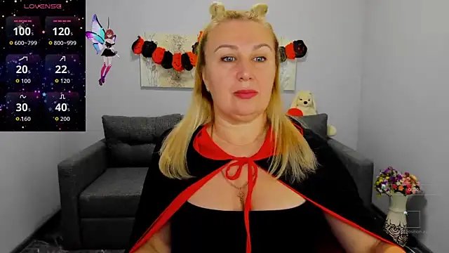 Lili Crossi online show from 10-31-25, 06:54