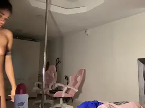 Snapshot of Susandolls chatting on 01-15-25, 08:48 Susandolls online show from 01-15-25, 08:48