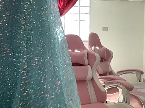 Snapshot of Susandolls chatting on 01-11-25, 03:52 Susandolls online show from 01-11-25, 03:52