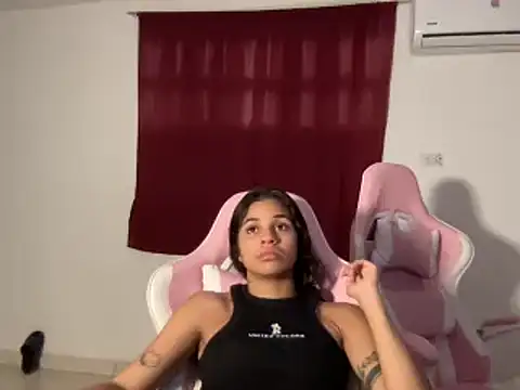 Snapshot of Susandolls chatting on 01-13-25, 01:34 Susandolls online show from 01-13-25, 01:34