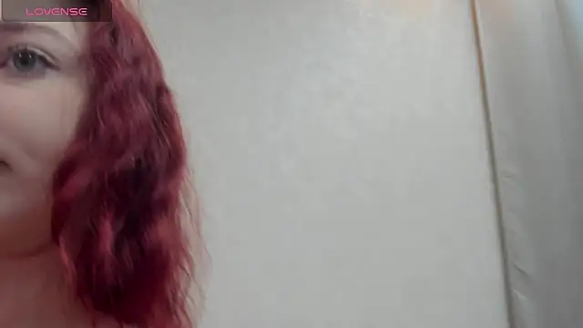 Snapshot of Miss_you_kiss chatting on 02-01-25, 01:12 Miss you kiss online show from 02-01-25, 01:12