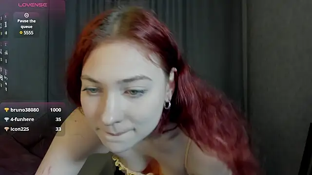 Snapshot of Miss_you_kiss chatting on 02-01-25, 01:30 Miss you kiss online show from 02-01-25, 01:30