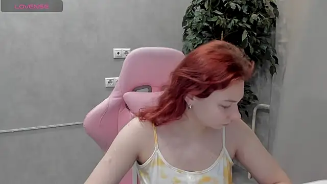 Snapshot of Miss_you_kiss chatting on 01-29-25, 01:27 Miss you kiss online show from 01-29-25, 01:27