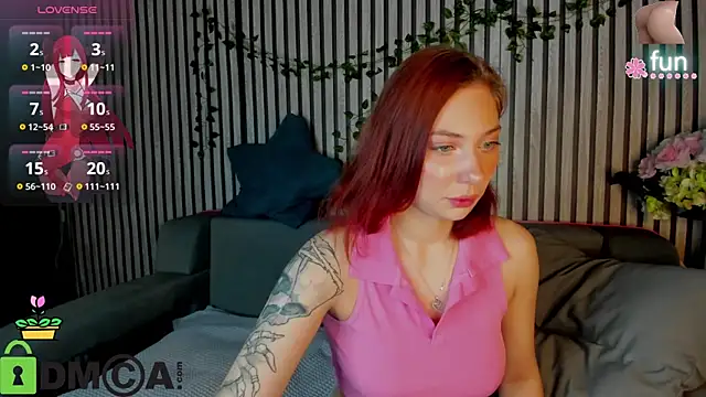 Snapshot of Miss_you_kiss chatting on 12-19-25, 02:15 Miss you kiss online show from 12-19-25, 02:15