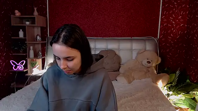 AuroraAksnesss online show from 09-30-25, 04:13