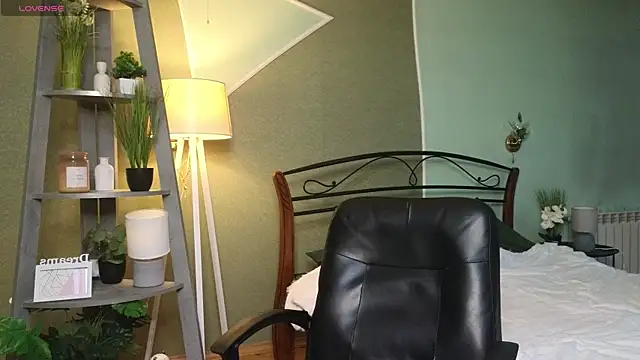 AuroraAksnesss online show from 03-05-25, 07:16