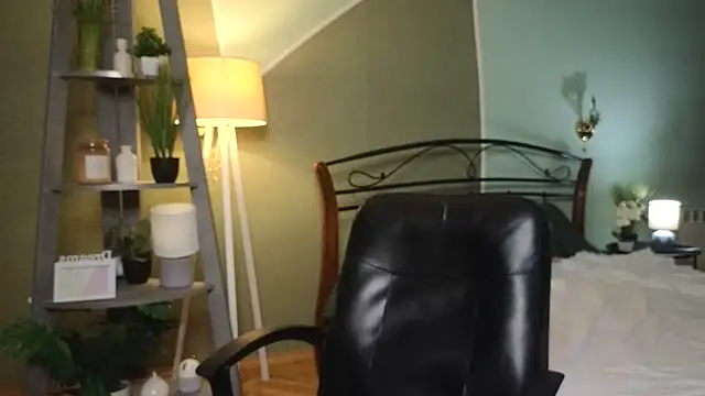 AuroraAksnesss online show from 03-06-25, 04:07