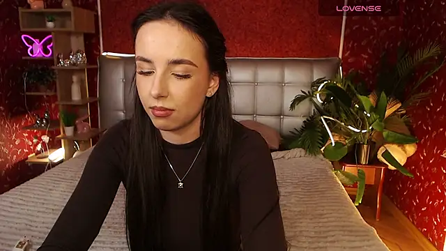 AuroraAksnesss online show from 02-25-25, 04:25