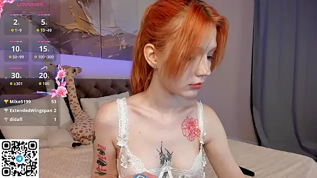 Snapshot of Linablueeyed chatting on 07-20-26, 10:39 Linablueeyed online show from 07-20-26, 10:39