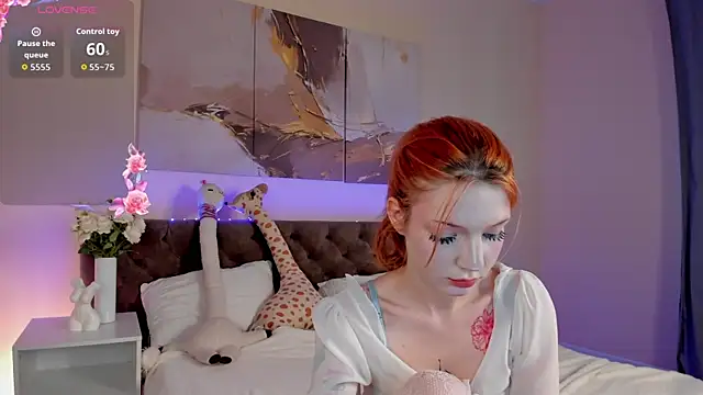 Snapshot of Linablueeyed chatting on 08-07-26, 09:15 Linablueeyed online show from 08-07-26, 09:15