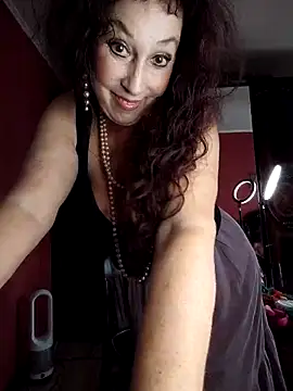 Snapshot of GypsyEsmeralda chatting on 09-18-25, 05:54 GypsyEsmeralda online show from 09-18-25, 05:54