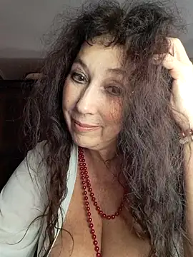 Snapshot of GypsyEsmeralda chatting on 10-20-25, 08:04 GypsyEsmeralda online show from 10-20-25, 08:04