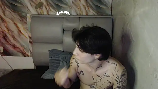 Apolo Hidalgo01 online show from 10-19-25, 03:20