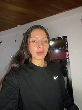 Snapshot of Andi9_ chatting on 03-21-25, 03:22 Andi9  online show from 03-21-25, 03:22