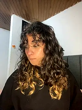 Snapshot of Andi9_ chatting on 10-15-25, 01:59 Andi9  online show from 10-15-25, 01:59
