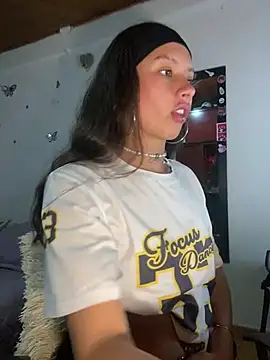 Snapshot of Andi9_ chatting on 12-28-24, 02:43 Andi9  online show from 12-28-24, 02:43