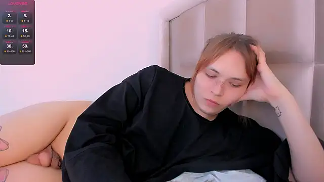 Snapshot of fem_to chatting on 02-14-26, 11:21 fem to online show from 02-14-26, 11:21