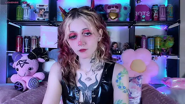 Snapshot of _Devill_Baby chatting on 06-19-26, 08:14 Devill Baby online show from 06-19-26, 08:14