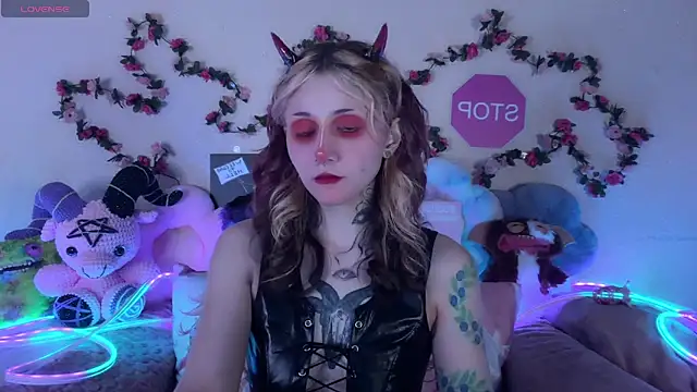 Snapshot of _Devill_Baby chatting on 05-18-26, 07:40 Devill Baby online show from 05-18-26, 07:40