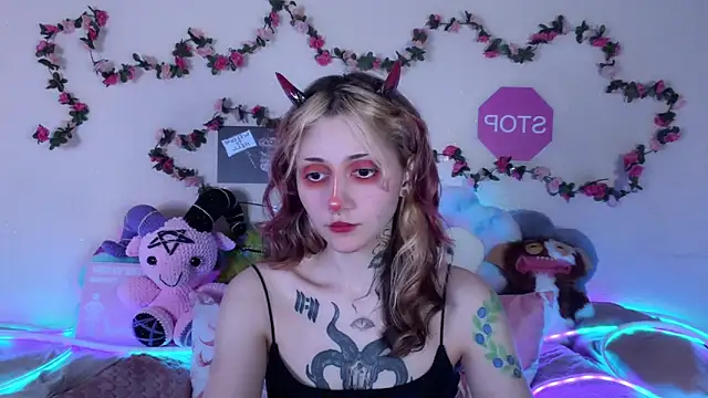 Snapshot of _Devill_Baby chatting on 05-13-26, 11:23 Devill Baby online show from 05-13-26, 11:23