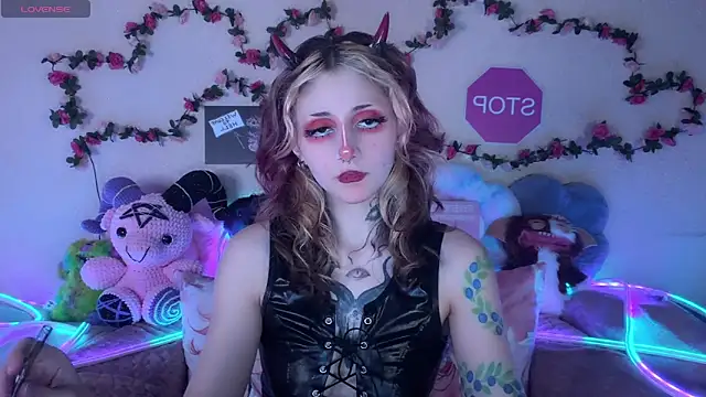Snapshot of _Devill_Baby chatting on 05-15-26, 05:22 Devill Baby online show from 05-15-26, 05:22