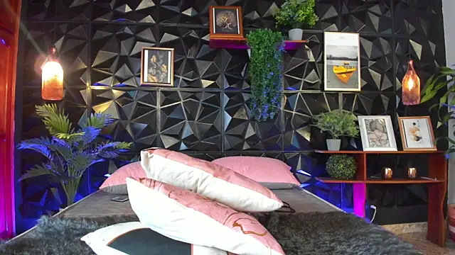 rihannagil online show from 03-18-25, 04:39