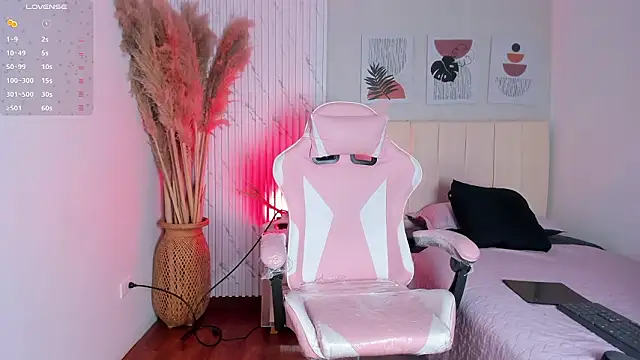 Missslunaa online show from 02-21-26, 07:05