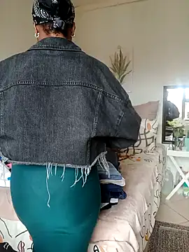 NunuBerry16 online show from 10-16-25, 12:46