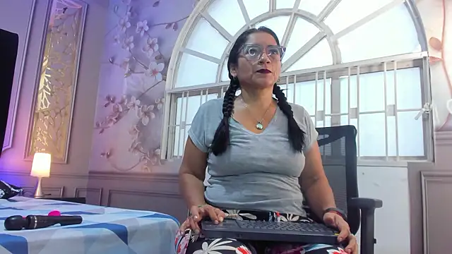 mature bigass   online show from 02-10-26, 12:15