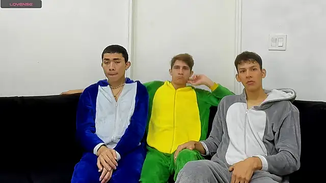 Snapshot of StrawwBoys chatting on 09-26-25, 10:44 StrawwBoys online show from 09-26-25, 10:44