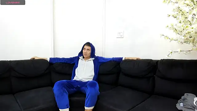 Snapshot of StrawwBoys chatting on 10-09-25, 10:38 StrawwBoys online show from 10-09-25, 10:38