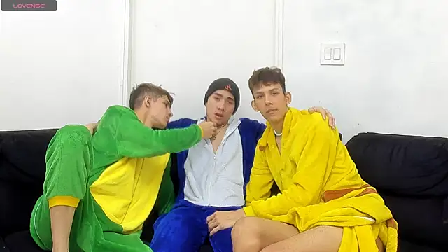 Snapshot of StrawwBoys chatting on 09-20-25, 11:26 StrawwBoys online show from 09-20-25, 11:26