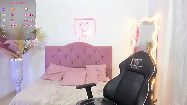 kendra tay online show from 11-28-25, 03:28