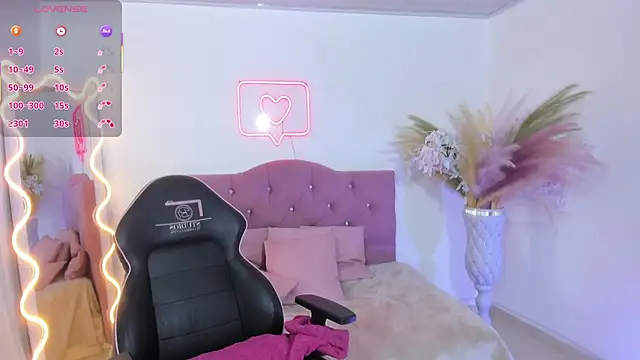 kendra tay online show from 11-27-25, 03:18